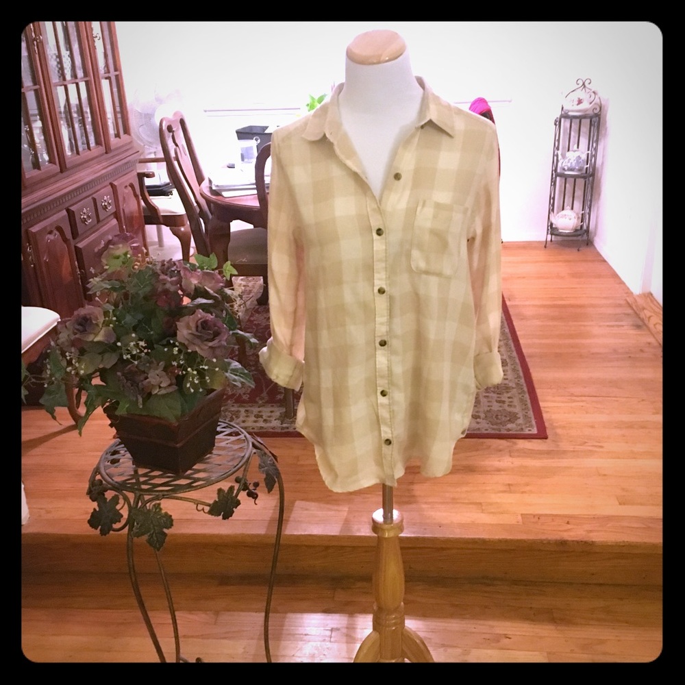 NWOT Hollister Beige+Cream Button Down Shirt - Picture 5 of 5